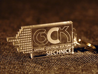 Cięcie i grawerowanie breloczków do kluczy