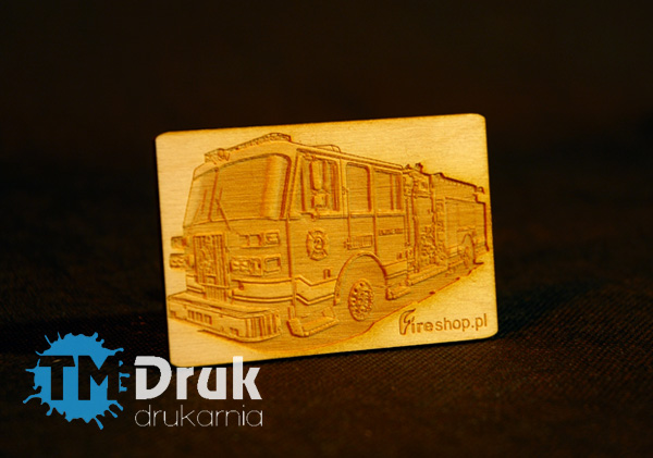 Grawer i cięcie sklejki drewnianej