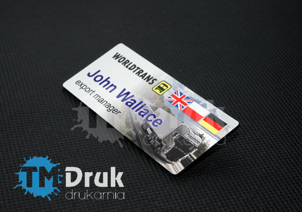 Identyfikator z drukowanym imieniem i nazwiskiem oraz pełno kolorową grafiką