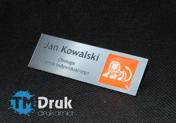 Identyfikatory grawerowane na srebrnym laminacie