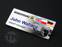 Identyfikator z flagami - oznaczenia językowe w których komunikuje się pracownik