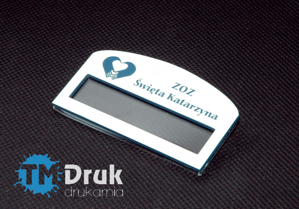 Identyfikator dla pracownika ośrodka zdrowia, z wymienną treścią