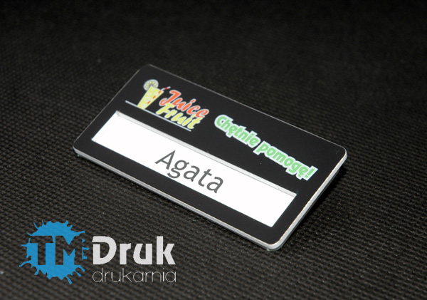 Realizacja identyfikatora z okienkiem, logo nadrukowane w kolorze + biały kolor