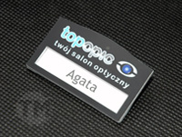 Identyfikatory z logo wydrukowanym w pełnym kolorze + biały