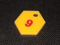 Marki narzędziowe z kolorowych pleksi