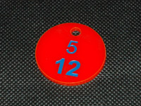 Żetony zastawne w różnych kolorach