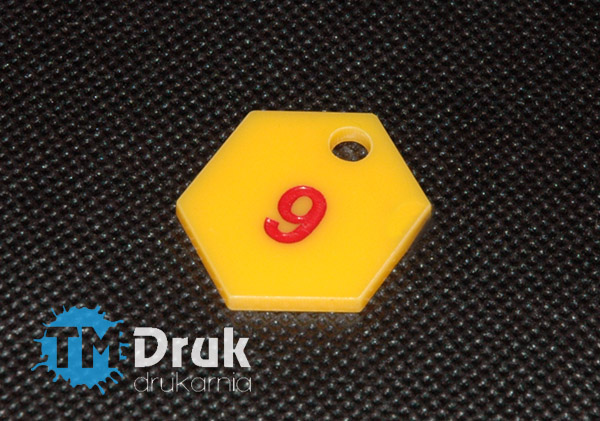 Żetony zastawne do narzędzi z barwionym grawerem realizowane na zamówienie