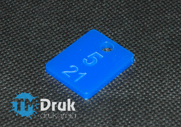 Marki narzędziowe z kolorowych pleksi