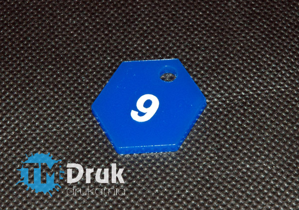 Marka narzędziowa z numeracją i zaprawianym grawerem