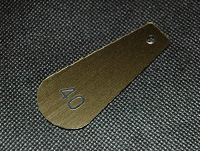 Zawieszka do szatni, wycinana i grawerowana przy pomocy lasera