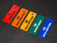 Breloki do kluczy z pleksi-plexi w różnych kolorach, wycinane i grawerowane laserem