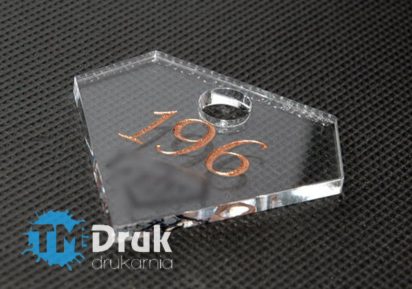 Numerki, breloki, zawieszki do szatni, kluczy. Numerki na drzwi, szafki i wieszaki w szatniach, z podklejeniem do samodzielnego zamotowania