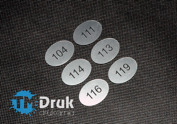 Numerki na krzesła - Producent ozdobnych numerków na Dolnym śląsku