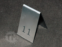 Numerki na stoliki z laminatu grawerskiego