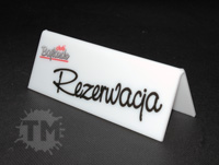 Tabliczka rezerwacyjna na stolik w kształcie odwróconej litery V, bezpośrednio od producenta