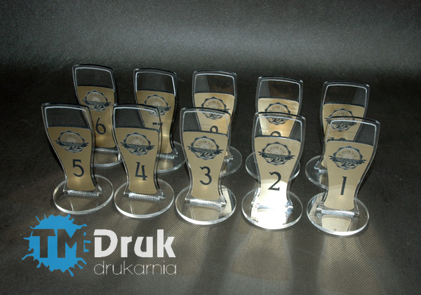 Nowoczesne numerki na stoliki w dowolnych formach, projektowane na indywidualne zamówienia klientów