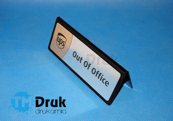 Produkcja tabliczek na biurka, hoteli, restauraji - Zaraz Wracam - Poza biurem. Atrakcyjne ceny!