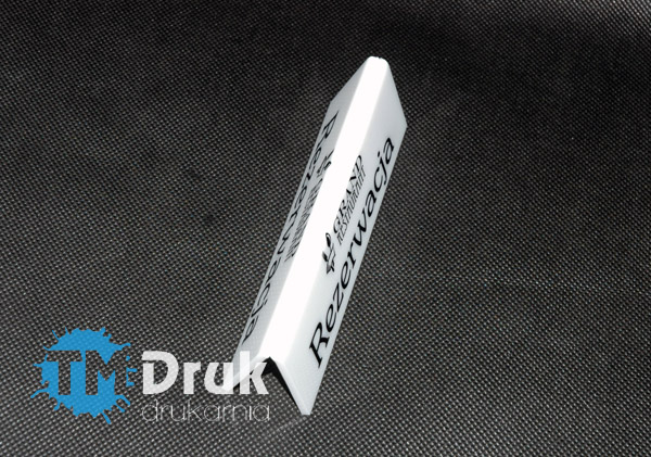 Stojaczek na stół z napisem rezerwacja w kształcie litery V - Wrocław, Oława, Opole, Brzeg, Siechnice