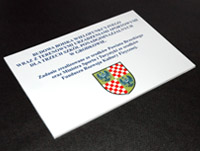 Szyldy reklamowe z wydrukiem naklejonym na PCV - tanie rozwiązanie w reklamie