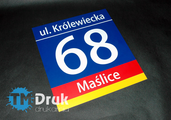 Tablica adresowa na budynek z nazwą ulicy, numerem budynku i nazwą dzielnicy miasta - Kupuj bezpośrednio od producenta TM Druk