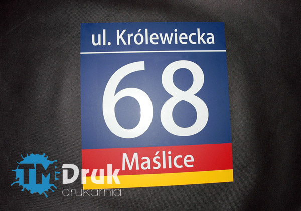 Realizacja tablicy adresowej na budynek według systemu identyfikacji miejskiej Wrocławia