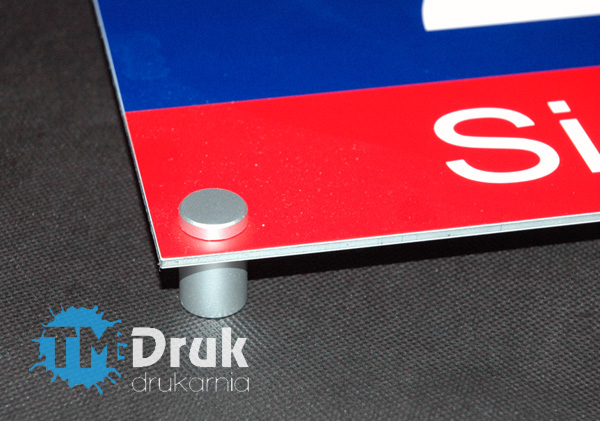 Tabliczka adresowa z numerem domu. Wykonana na dibondzie, grafiką z folii