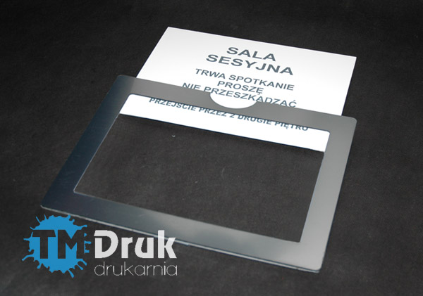 Tabliczka z wymienną treścią na drzwi, z ramką ze srebrnego laminatu i wymienną płytka PCV - TM Druk