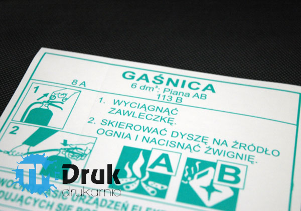 Etykieta na gaśnice drukowana sitodrukiem, na bezbarwnej folii
