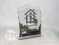 Statuetka upamiętniająca udział w targach nieruchomości wycięta z bezbarwnej plexi