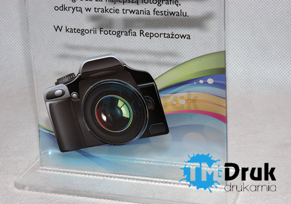 Drukowana grafika na statuetkach z plexi