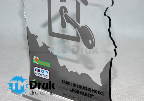 Statuetka z drukowaną grafiką oraz pełno kolorowym logo sponsorów