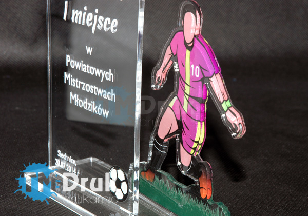 Dwuczęściowa statuetka zadrukowana drukiem UV na bezbarwnej plexi gr 3mm