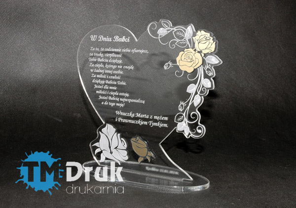 Statuetki z okazji Dnia Babci, wykonana z bezbarwnej pleski i ozdobnego laminatu grawerskiego