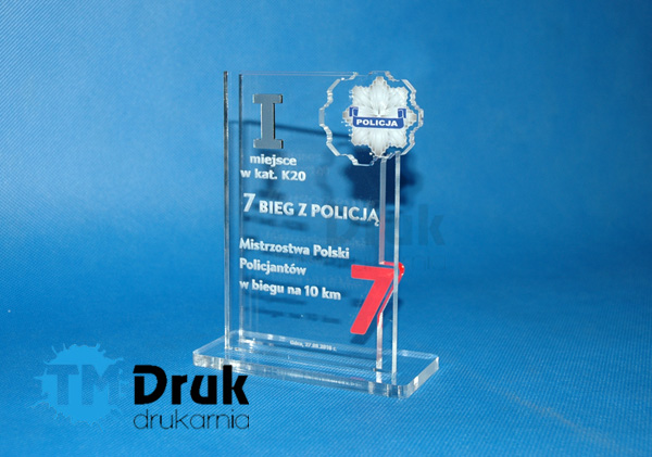 Upominek dla strażaka w formie statuetki z plexi