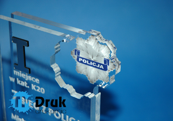 Upominek dla strażaka w formie statuetki z plexi