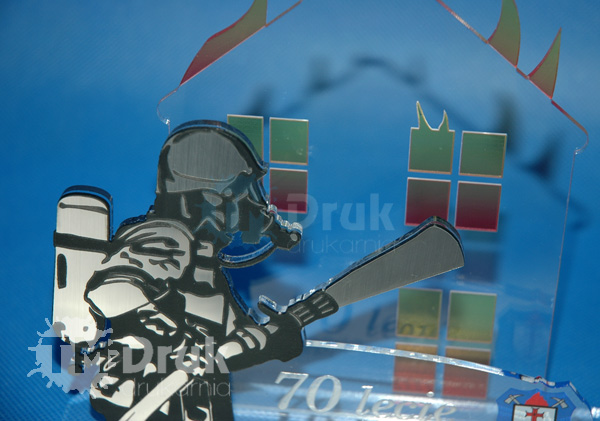 Statuetka dla strażaków wycinana i grawerowana laserem wraz z drukiem w pełnym kolorze