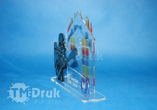 Warstwowa statuetka dla strażaka na 70 lecie istnienia jednoski OSP