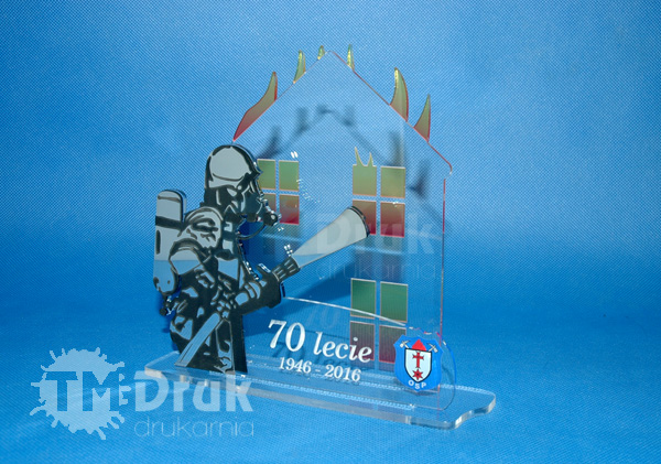 Upominek dla strażaka w formie statuetki z plexi